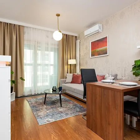 Royal Center Mennica By Renters Appartamento