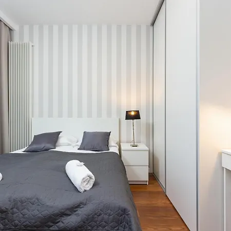 Royal Center Mennica By Renters Appartamento *
