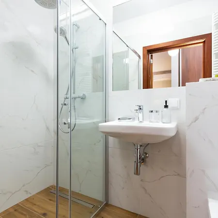 Royal Center Mennica By Renters Appartamento *