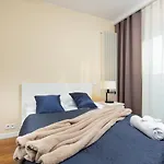 Royal Center Mennica By Renters *