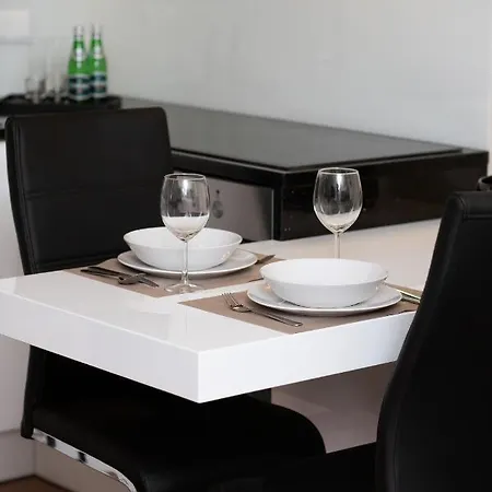 Royal Center Mennica By Renters *