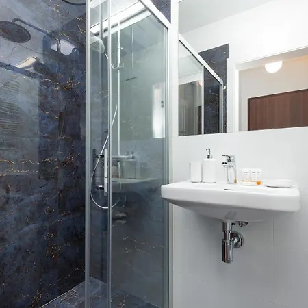 Royal Center Mennica By Renters *