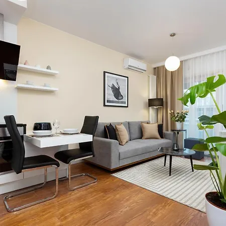 Royal Center Mennica By Renters דירה ורשה