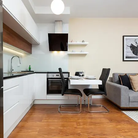 Royal Center Mennica By Renters *