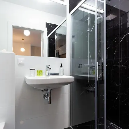 Royal Center Mennica By Renters *