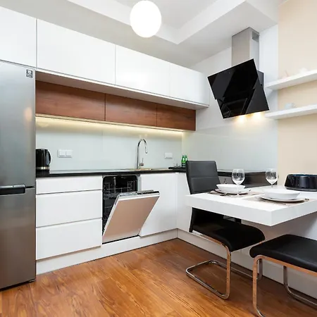 Royal Center Mennica By Renters *