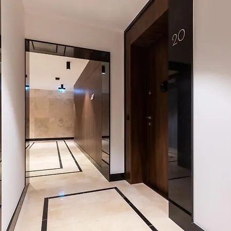 Royal Center Mennica By Renters