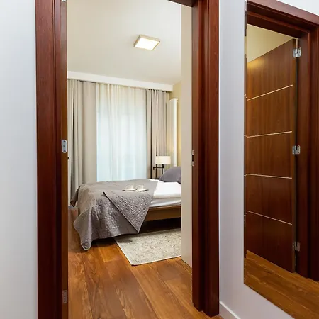 Royal Center Mennica By Renters *