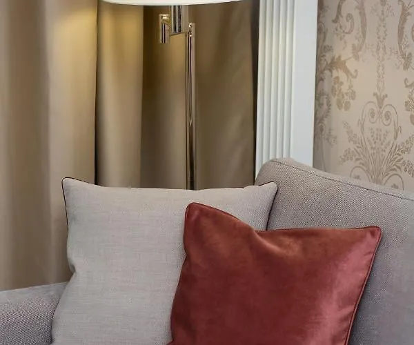 Royal Center Mennica By Renters Varsó