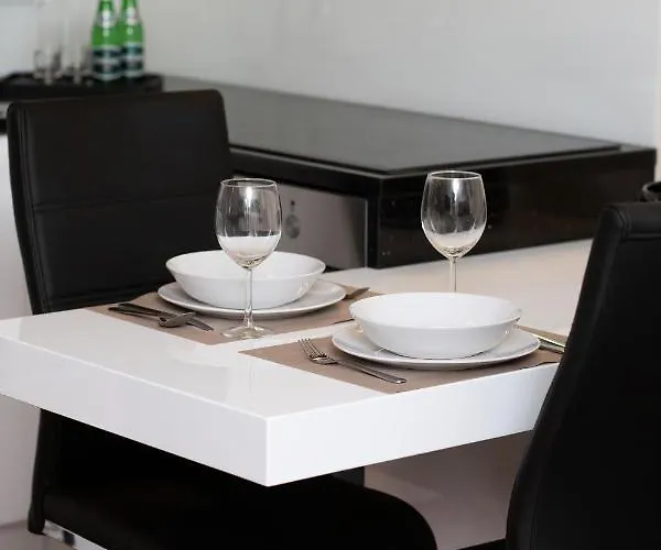 Royal Center Mennica By Renters *