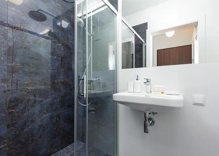 Royal Center Mennica By Renters *