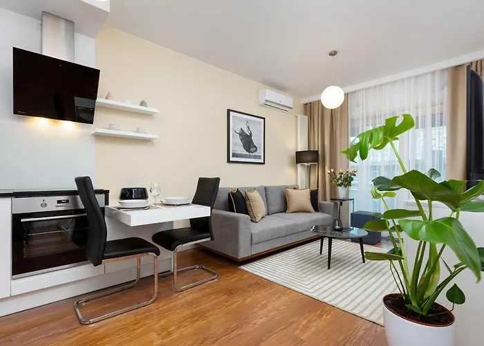 Royal Center Mennica By Renters Apartman Varsó
