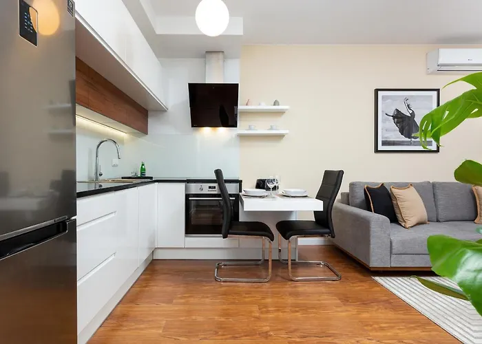 Royal Center Mennica By Renters *