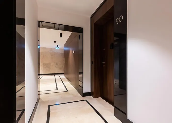 Royal Center Mennica By Renters