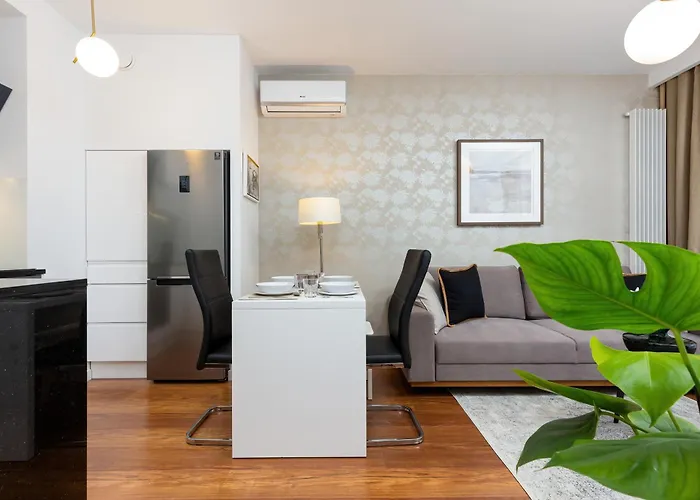 Royal Center Mennica By Renters Apartman *