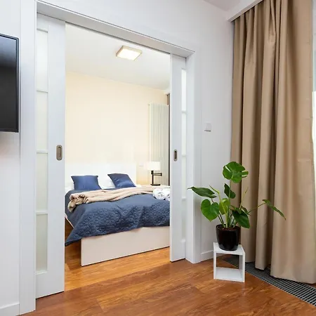 Royal Center Mennica By Renters *