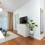 Apartment Royal Center Mennica By Renters *