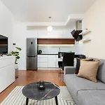 Apartment Royal Center Mennica By Renters Warsaw